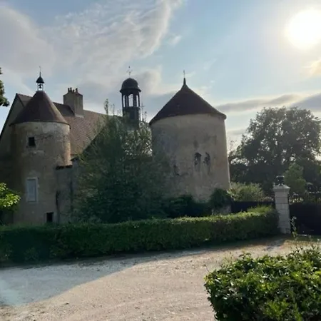 Chateau De Villeneuve